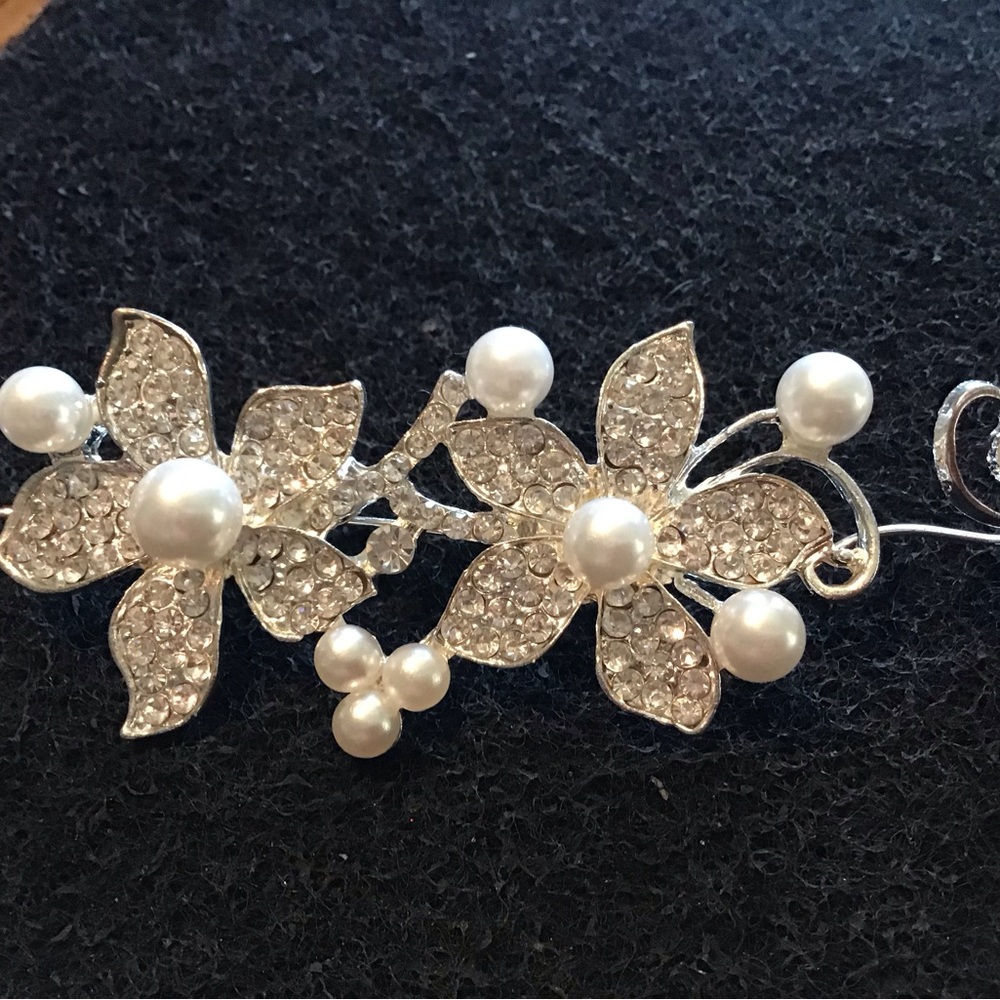 Veil accessories